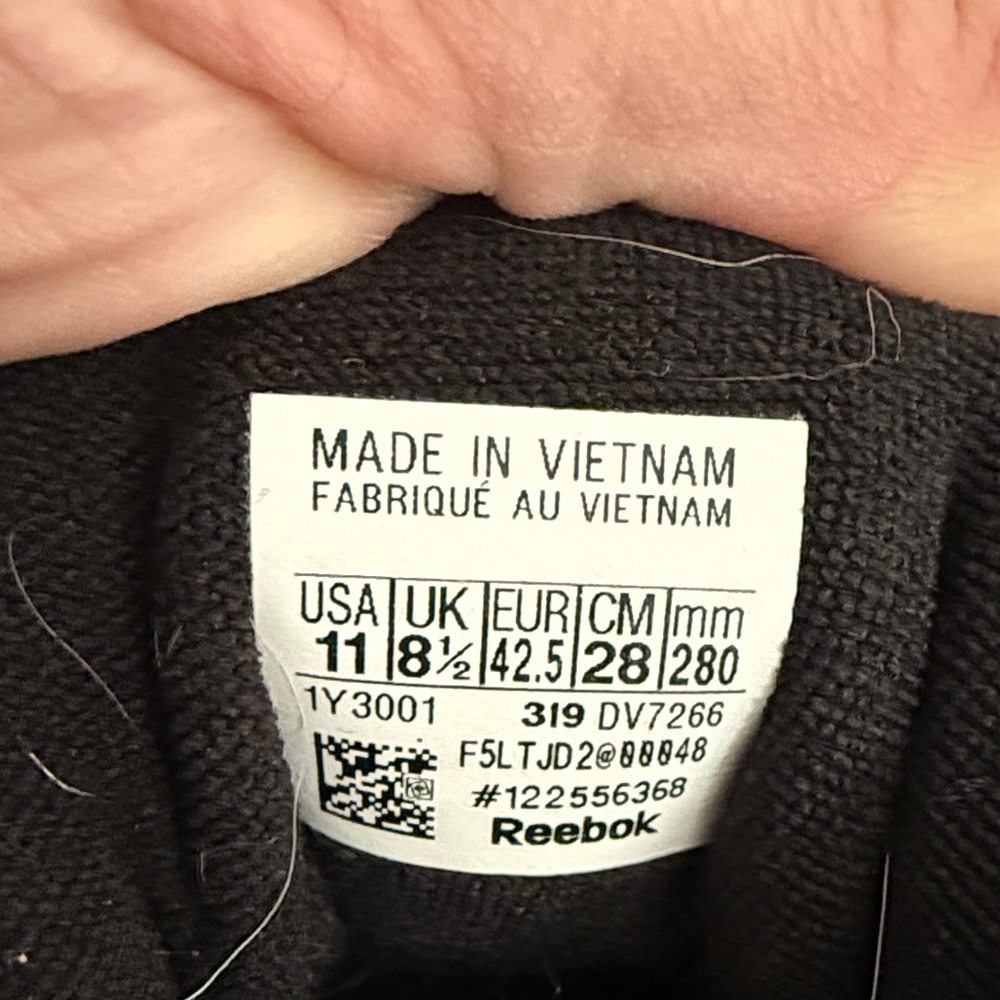 Black Reebok Classics - Picture 5 of 6